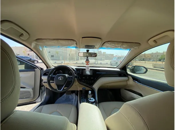 Car image 14
