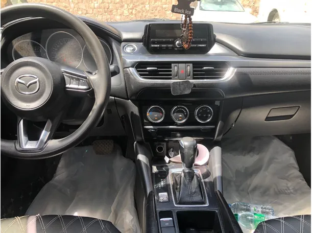 Car image 17