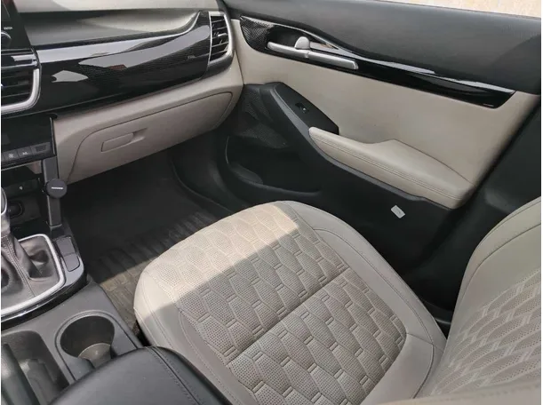 Car image 40
