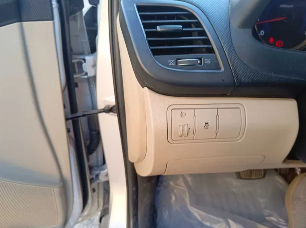 Car image 27