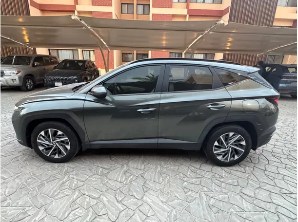 Car image 8