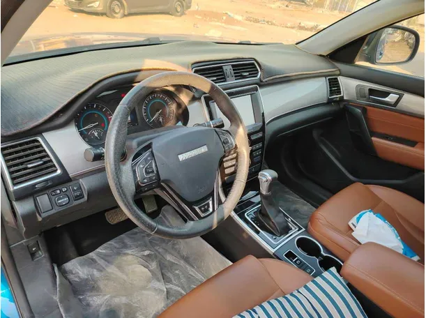 Car image 12