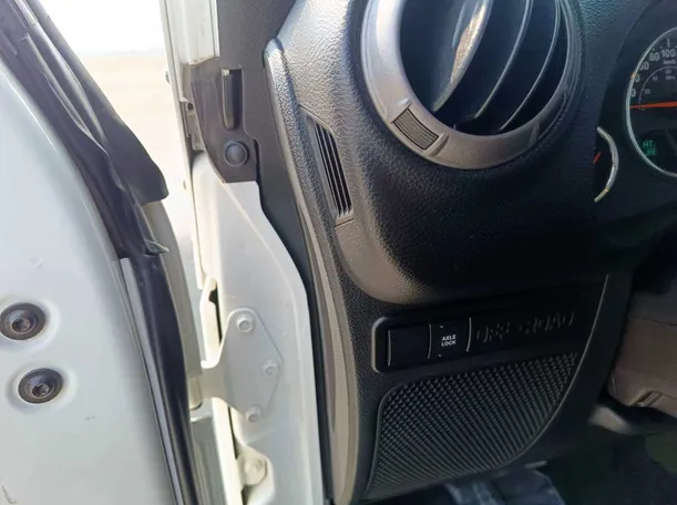 Car image 34