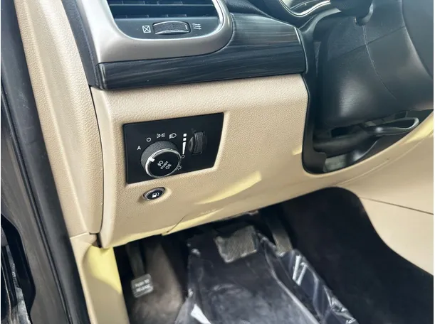 Car image 28