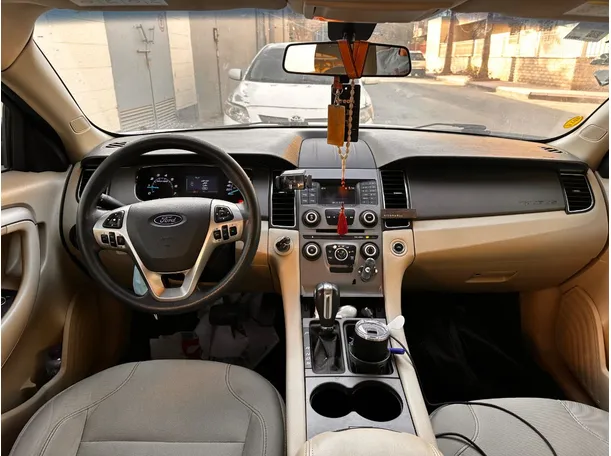 Car image 16