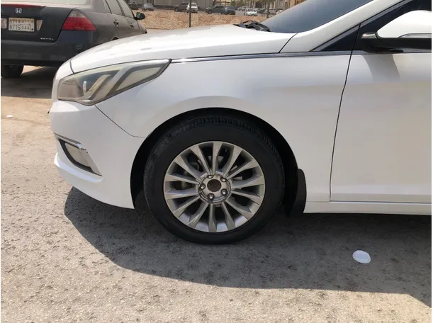 Car image 9