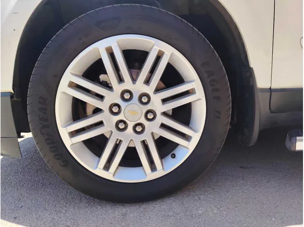 Car image 10
