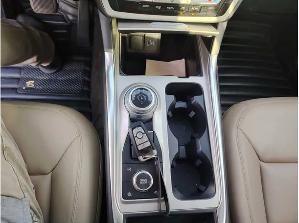 Car image 27
