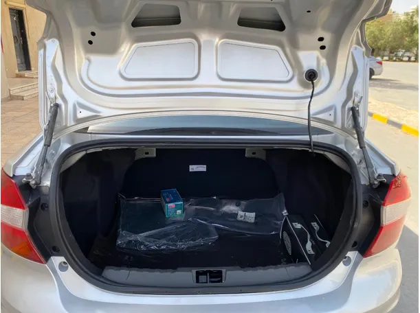 Car image 18