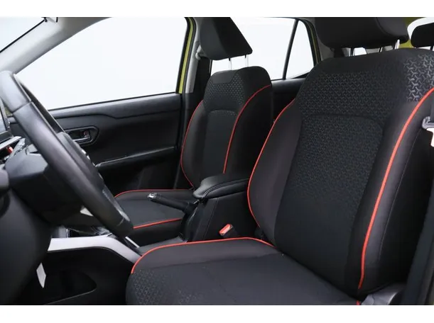 Car image 8