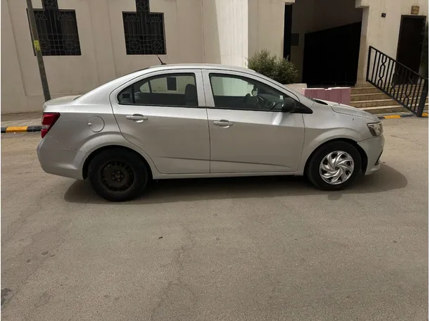 Car image 4