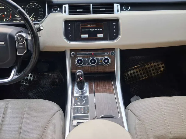 Car image 16