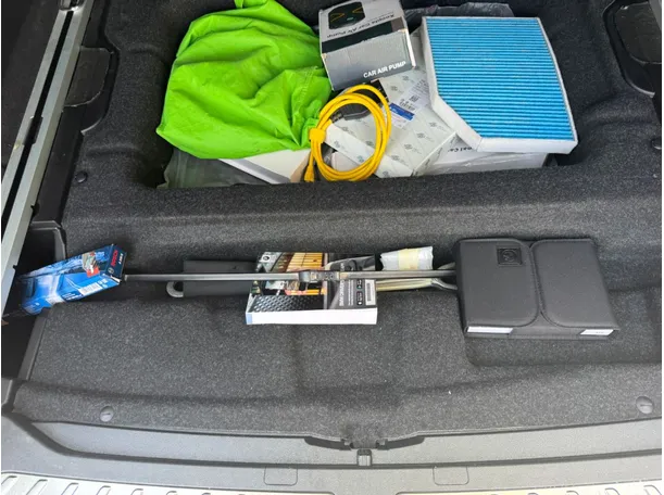 Car image 19