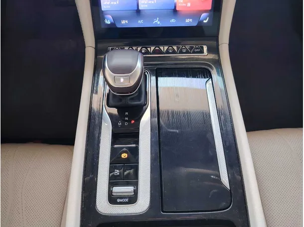 Car image 25