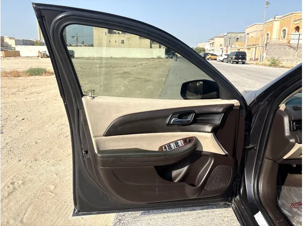 Car image 10
