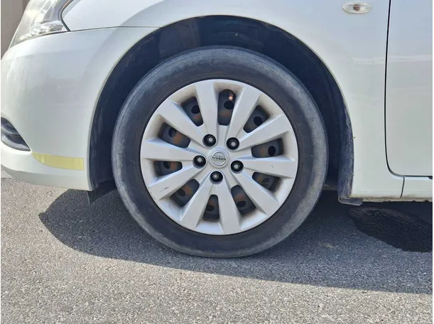 Car image 9