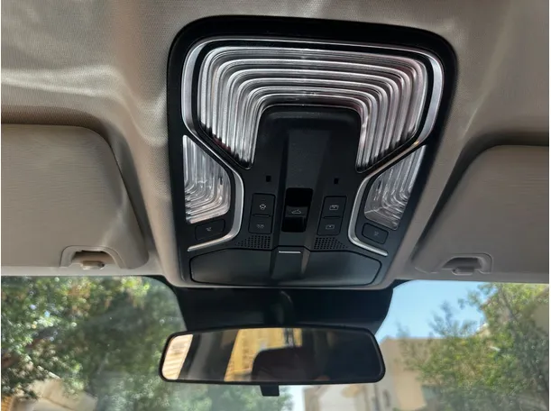 Car image 26