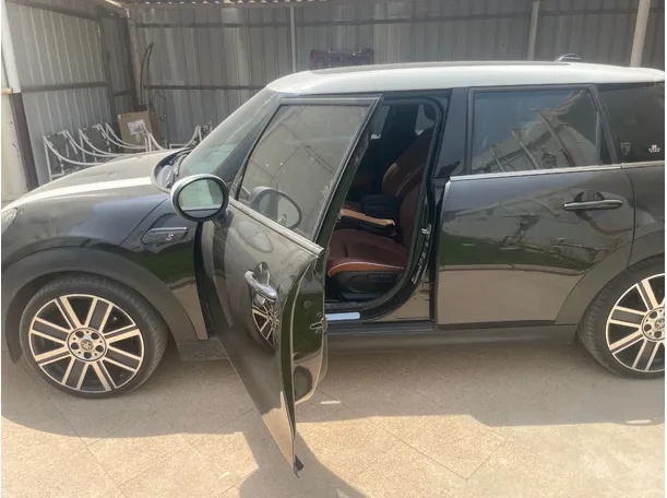 Car image 13