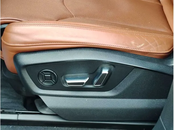 Car image 33