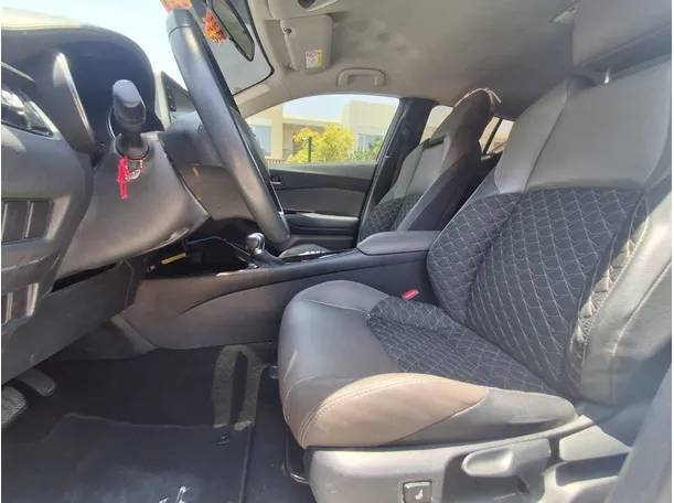 Car image 12
