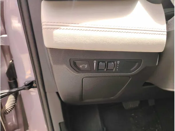 Car image 36