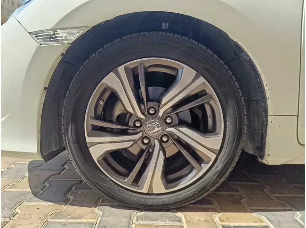 Car image 10
