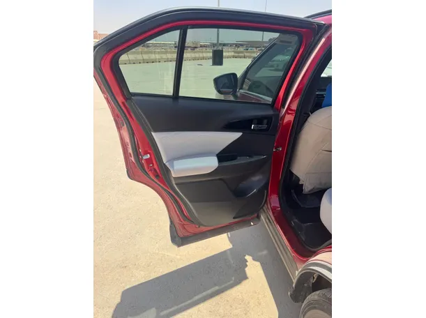 Car image 12