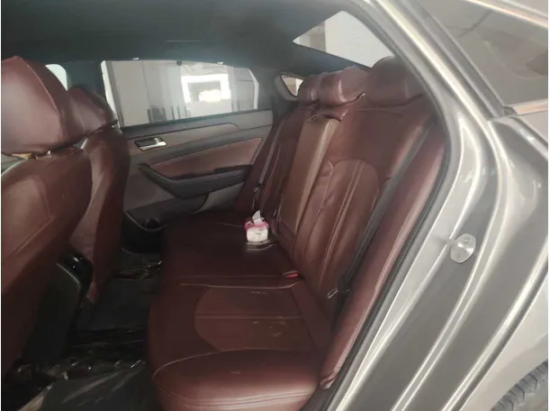Car image 15