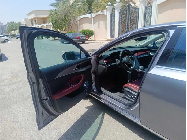 Car image 11