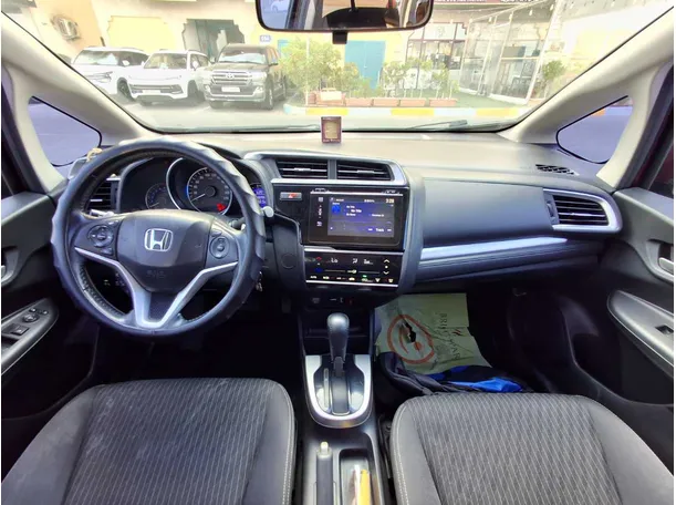 Car image 14