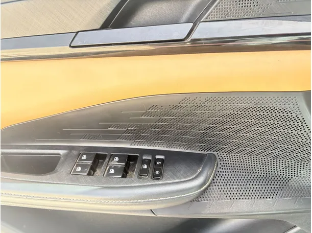 Car image 27