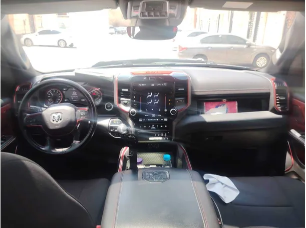 Car image 17