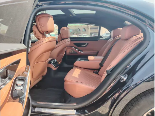 Car image 16