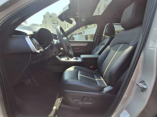 Car image 12