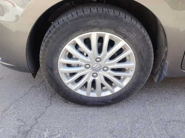 Car image 9