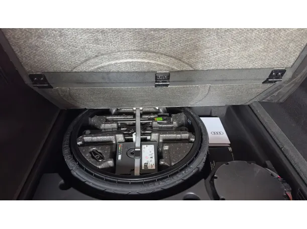 Car image 26