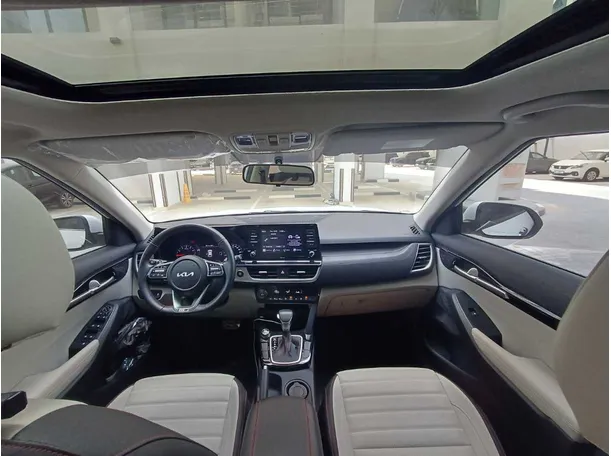 Car image 17