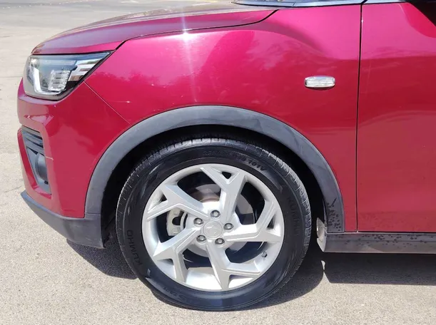 Car image 9