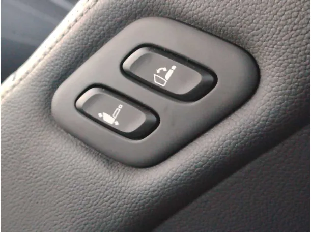 Car image 34