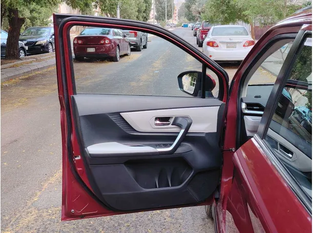 Car image 10