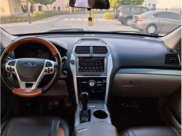 Car image 15