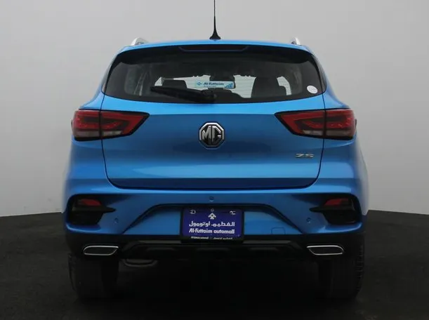 Car image 12