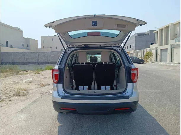 Car image 27