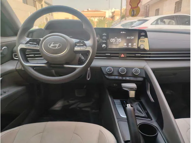 Car image 19
