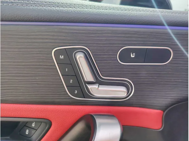 Car image 30