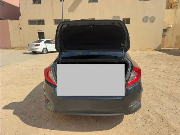 Car image 19
