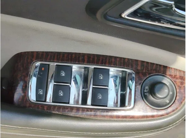 Car image 27