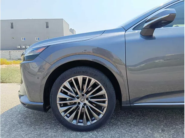 Car image 9