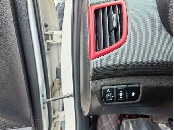 Car image 28