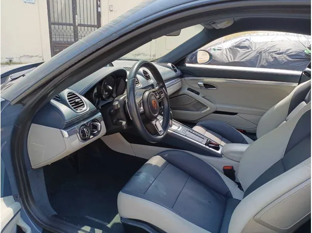 Car image 11